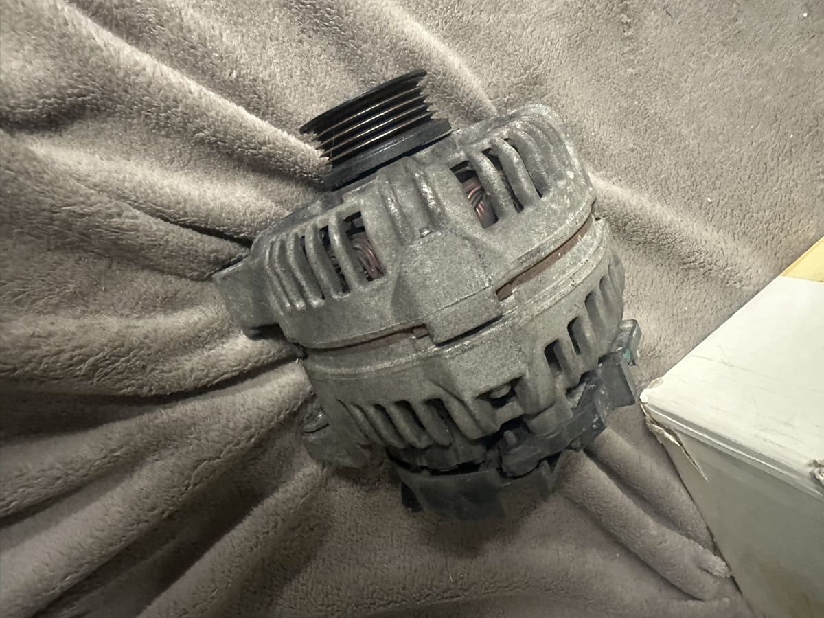 Opel Tutti pezzi di ricambio auto: Opel Corsa c Alternator – Usato da Innerberg venduto da Brabus81 1