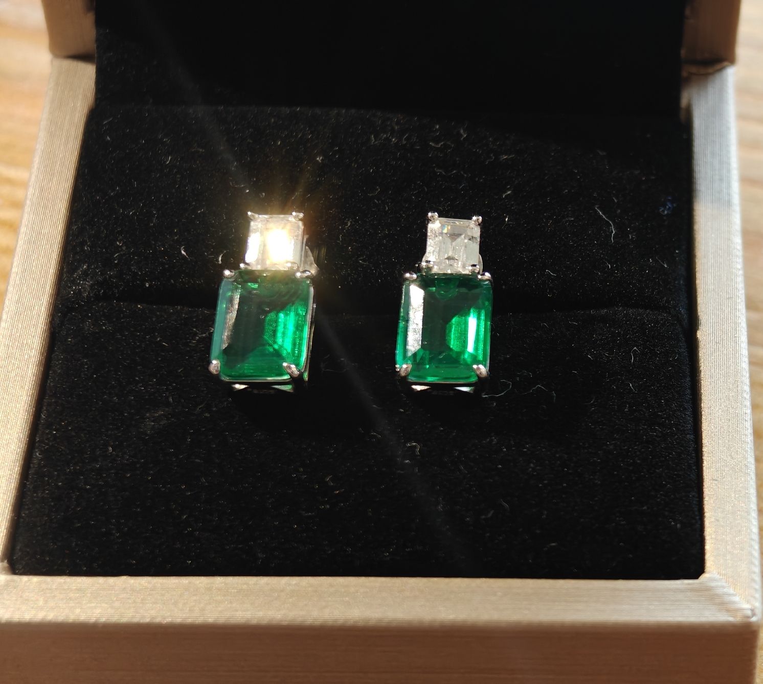 Orecchini pendenti & Orecchini a lobo: Emerald and zirconium earrings – Nuovo (secondo la descrizione) da Zürich venduto da fed_l52s