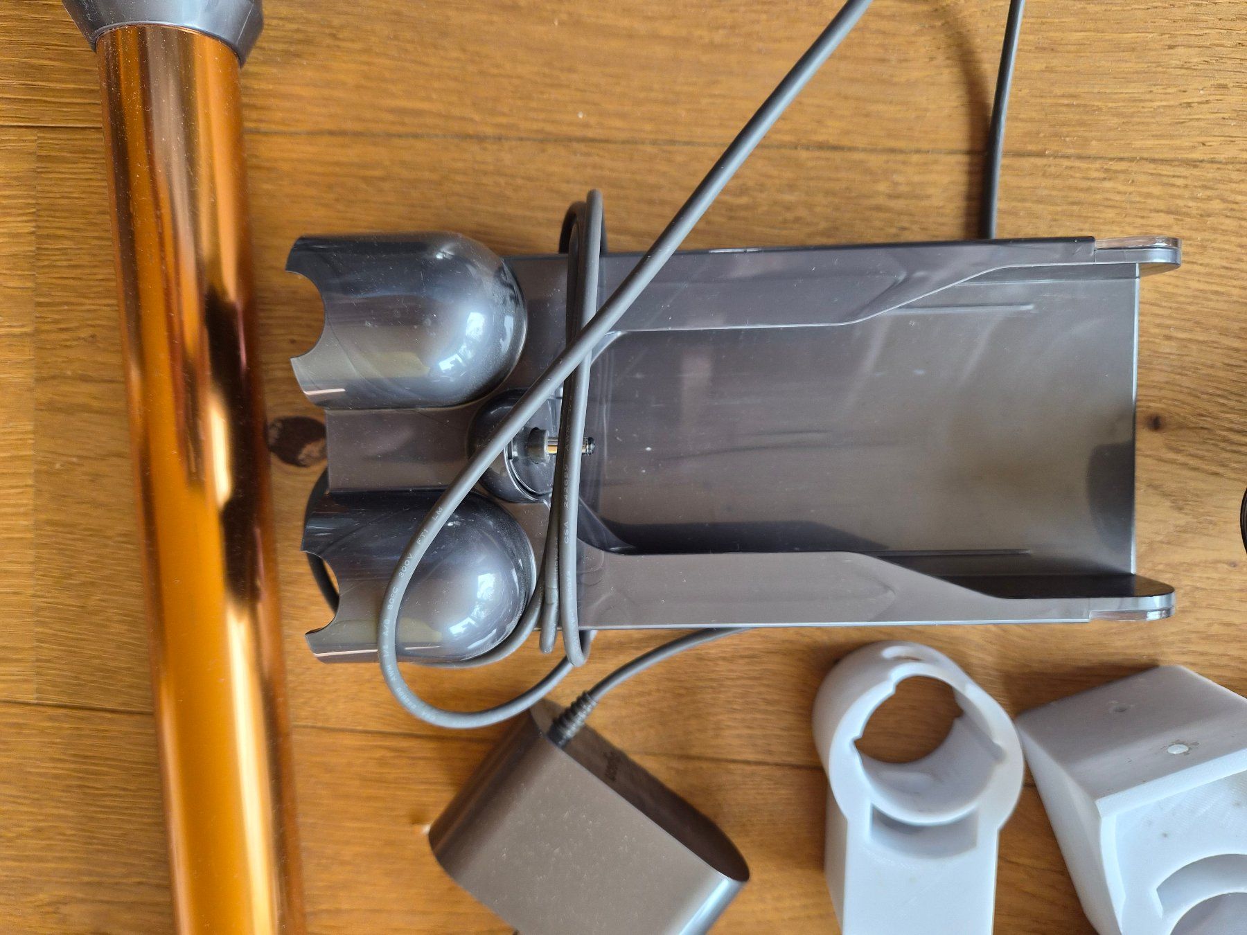 Dyson Aspirapolveri & Accessori: Dyson V10 Absolute Staubsauger – Usato da Luterbach venduto da Osoaker 5