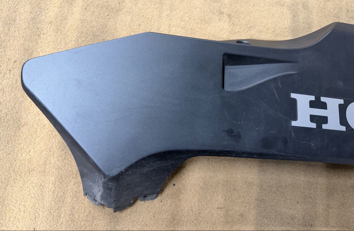 Honda Tutti i ricambio per moto: Verschalung rechts CBR600RR PC37 64451-MEEA – Usato da Naters venduto da Kev1998 2