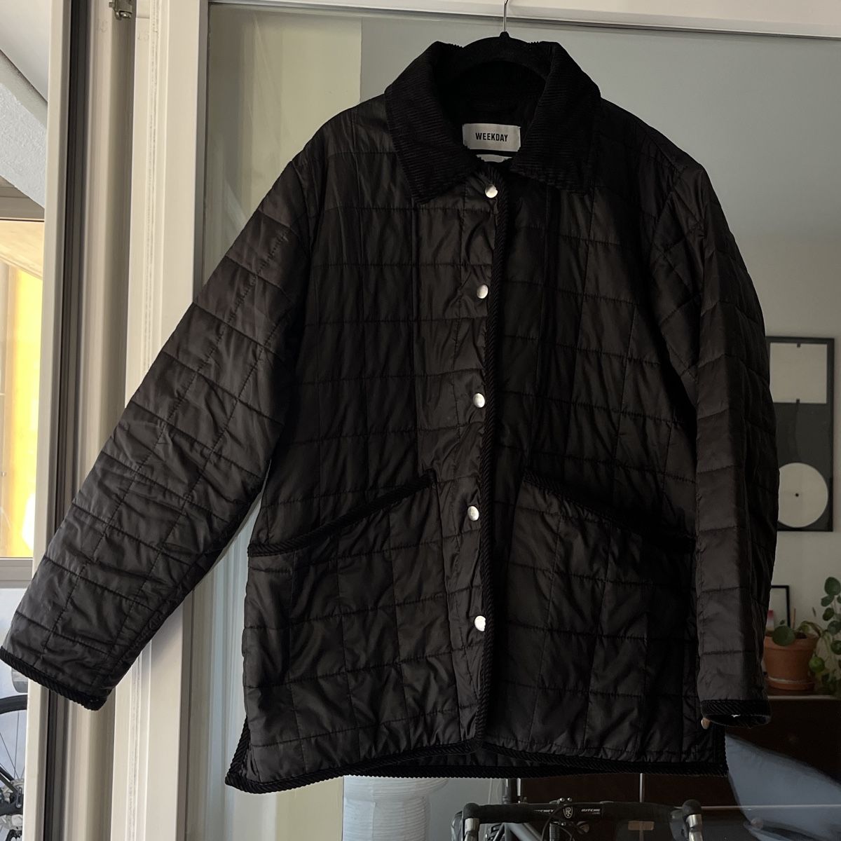 Weekday Jacken: Steppjacke Weekday schwarz – Gebraucht aus Langnau i. E. von bariza 2