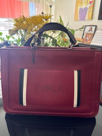 Handtasche Furla rot mit Trageriemen gebrauchter Zustand