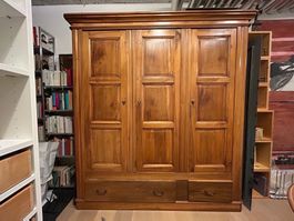 3 türiger Nussbaumschrank