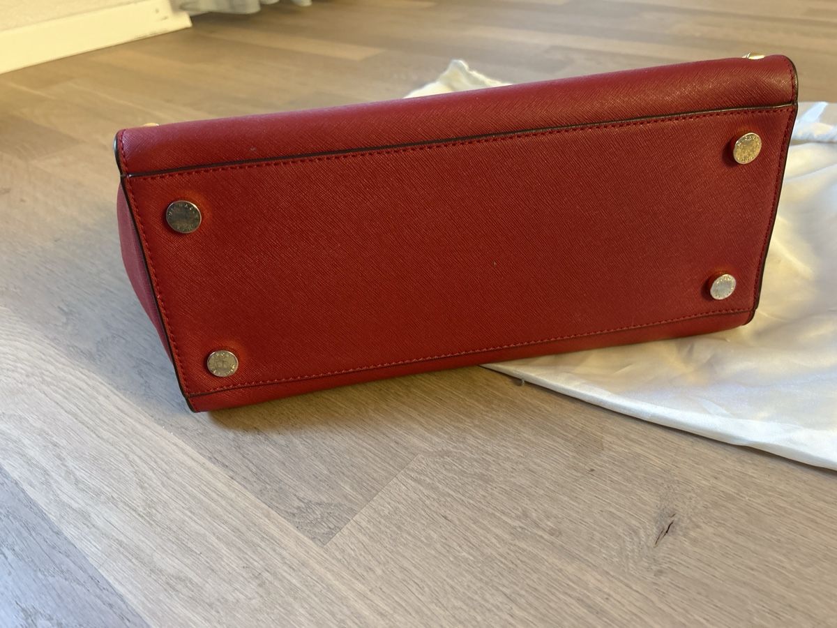 Michael Kors Sacs femmes: MK Tasche rot neuwertig  – D'occasion à Adlikon b. Regensdorf par Huegeler 5