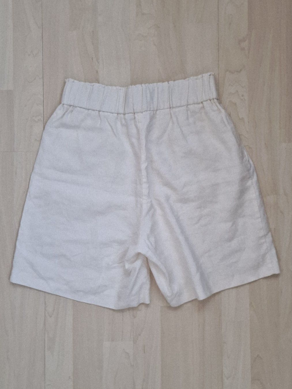 H&M Pantaloni: Damen Shorts H&M Gr. S Ivory – Usato da Hallau venduto da CHACLA 2