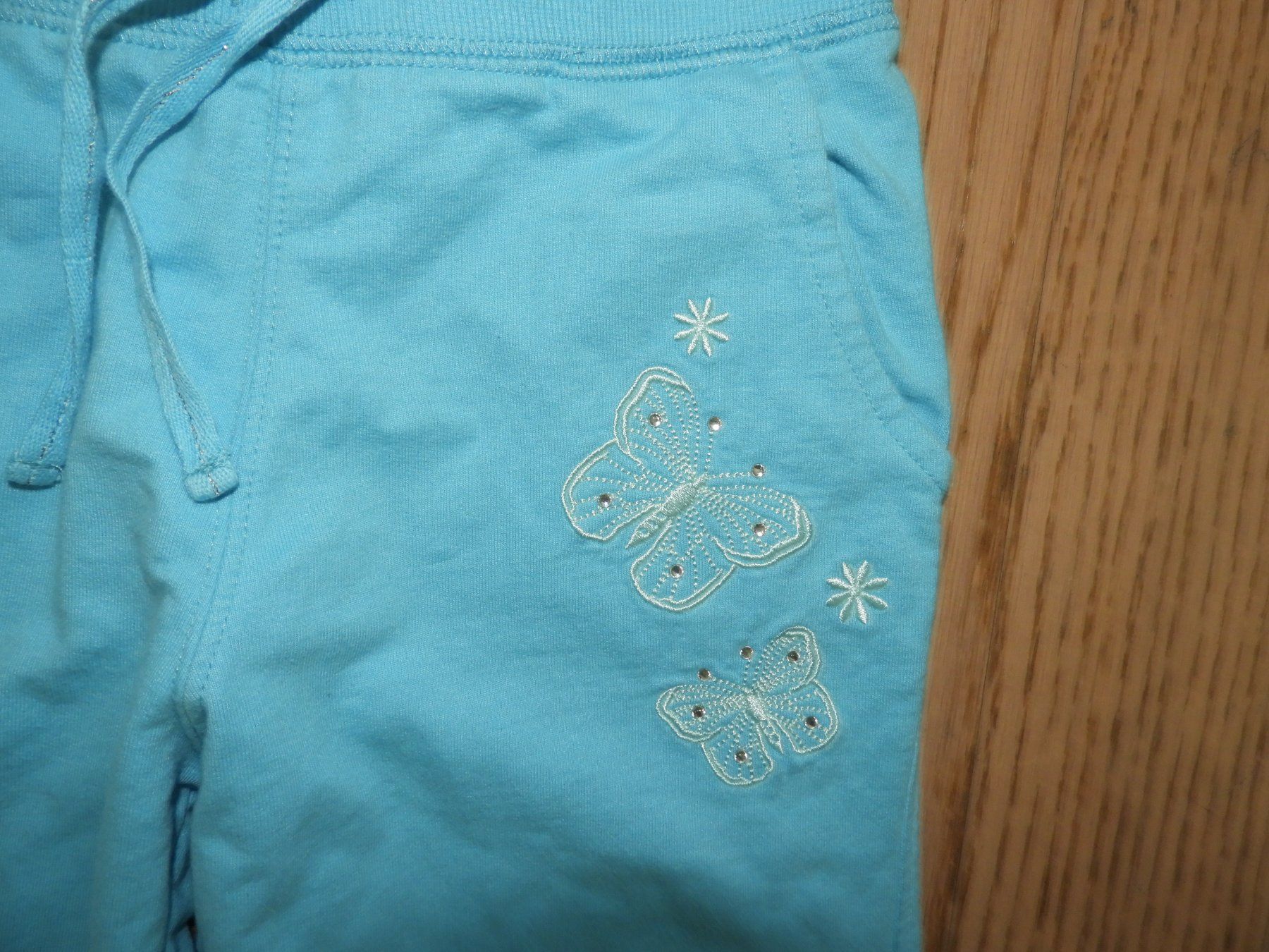 Pantaloni: Coole Mädchen Jogginghose, Gr. 134 – Usato da Hergiswil NW venduto da Noema2006 1