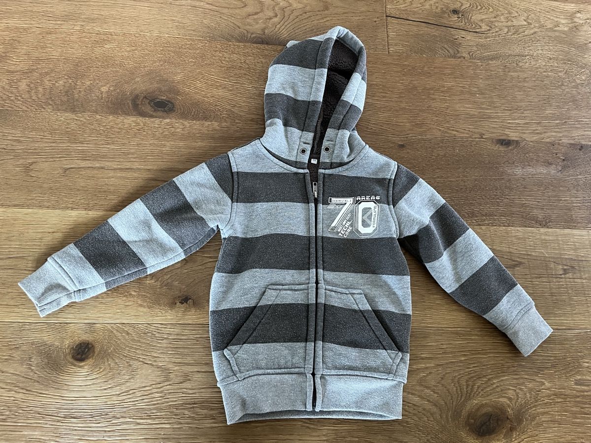 Maglioni & Felpe: Cooler Hoodie Größe 104 – Usato da Wolfwil venduto da NewGirl 3