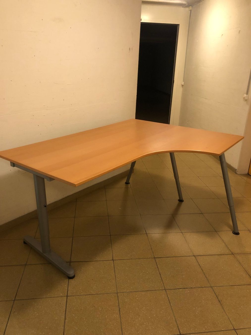 Scrivanie: grosser Schreibtisch – Usato da Birsfelden venduto da clape1
