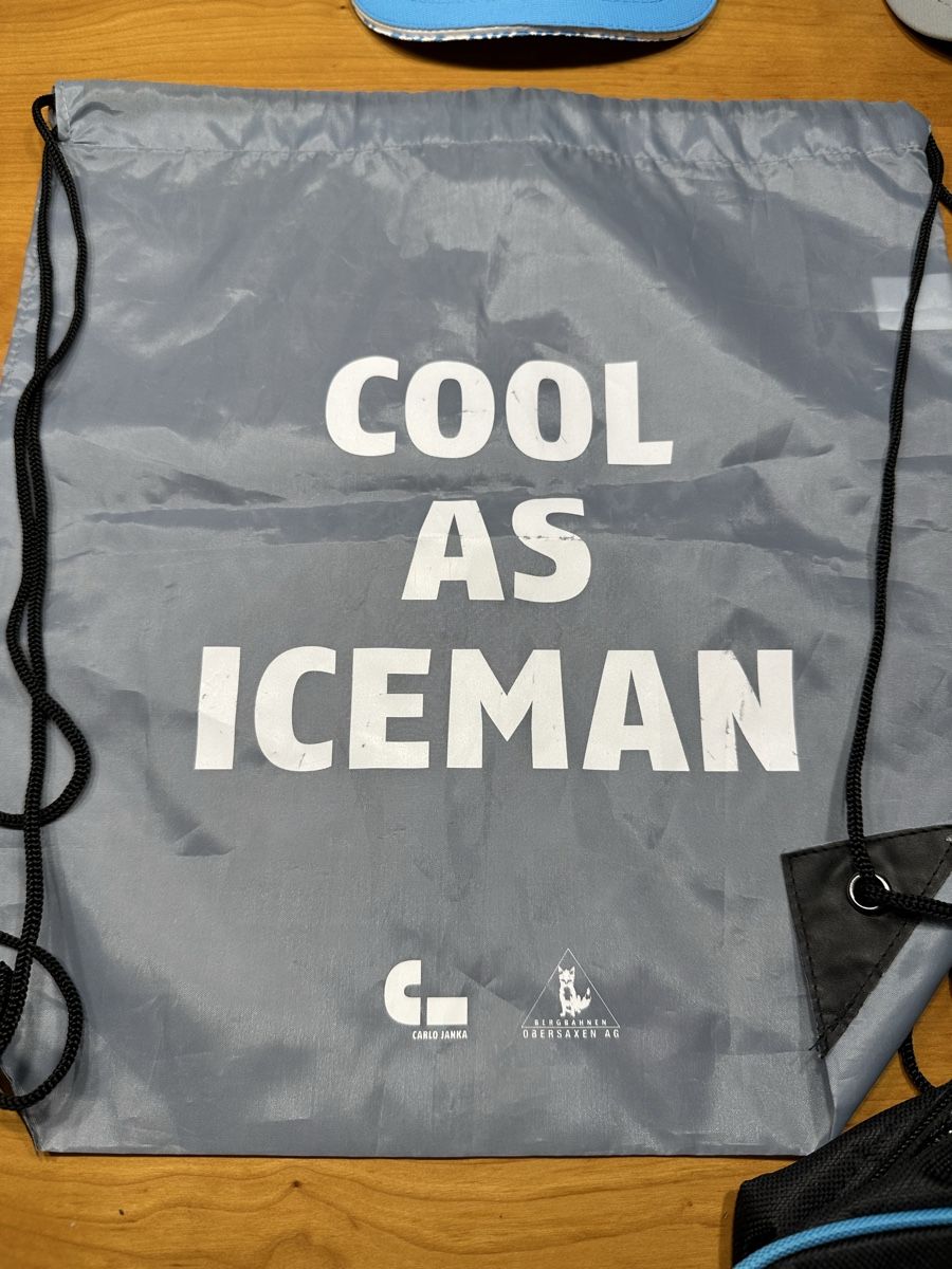 Copricapi, berretti & cappellini: 5 Caps und 3 Bags – Usato da Oberengstringen venduto da Affeier0 2