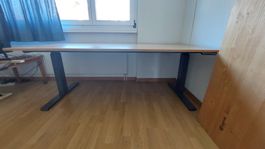 Hochwertiger höhenverstellbarer Schreibtisch (180x90 cm)