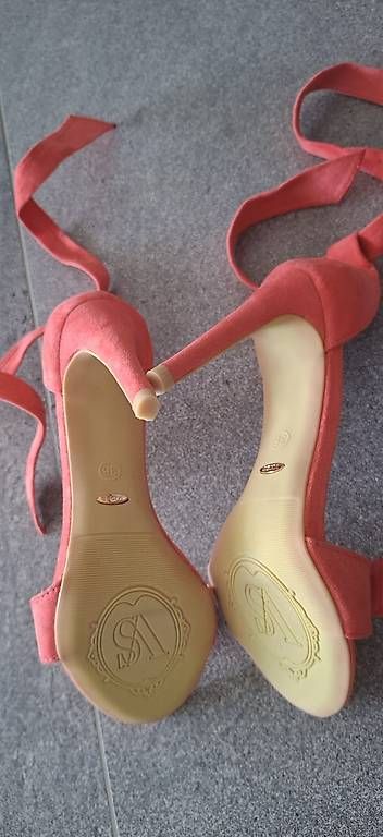 Scarpe da donna: Sandali nuovi 37 – Usato da Davesco-Soragno venduto da che_6rwb 1