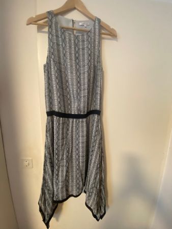 Neues PATRIZIA PEPE Kleid