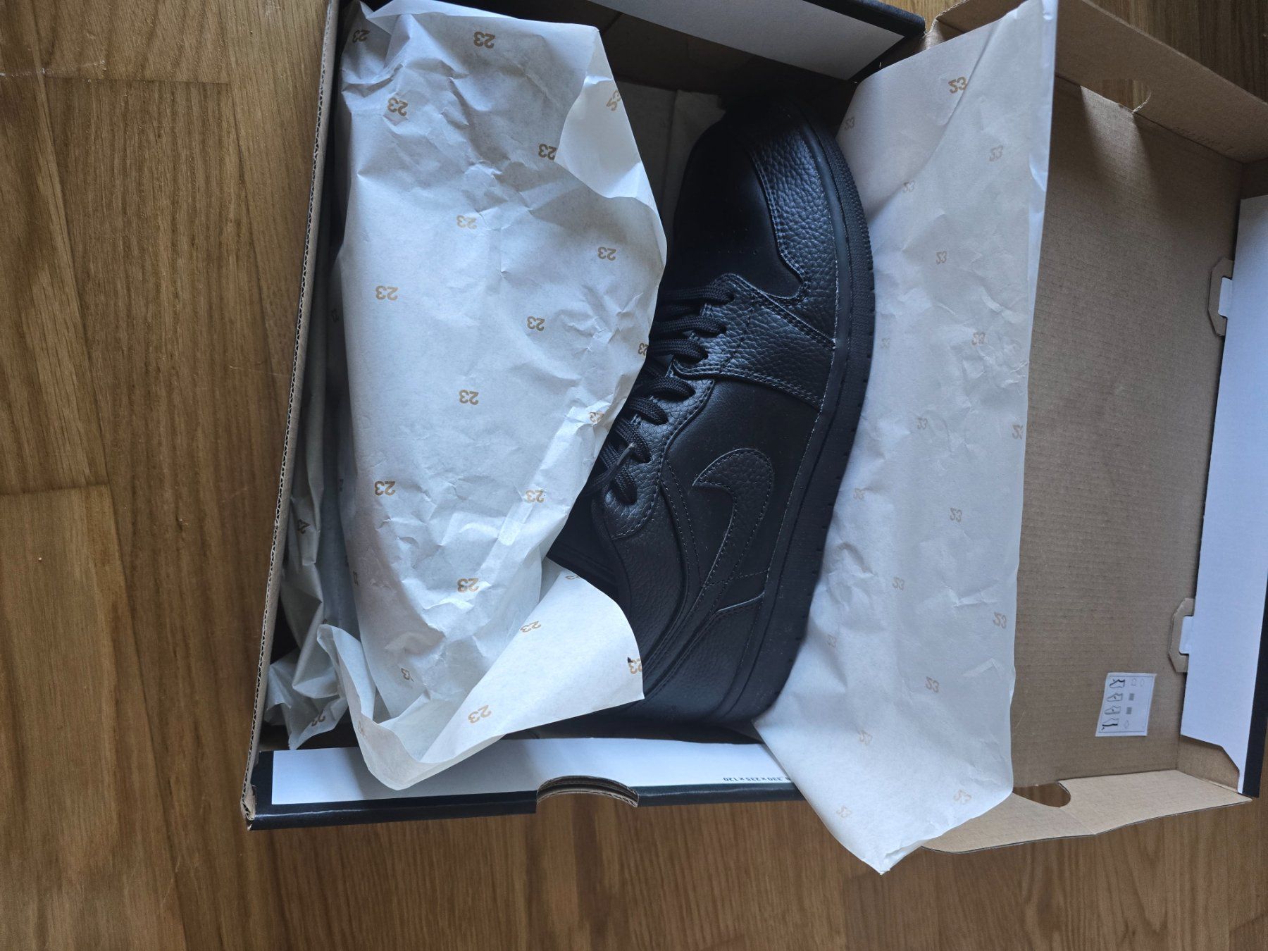 Nike Scarpe da uomo: Nike jordan low black edition 45.5 original – Usato da Cham venduto da GianniQ 5