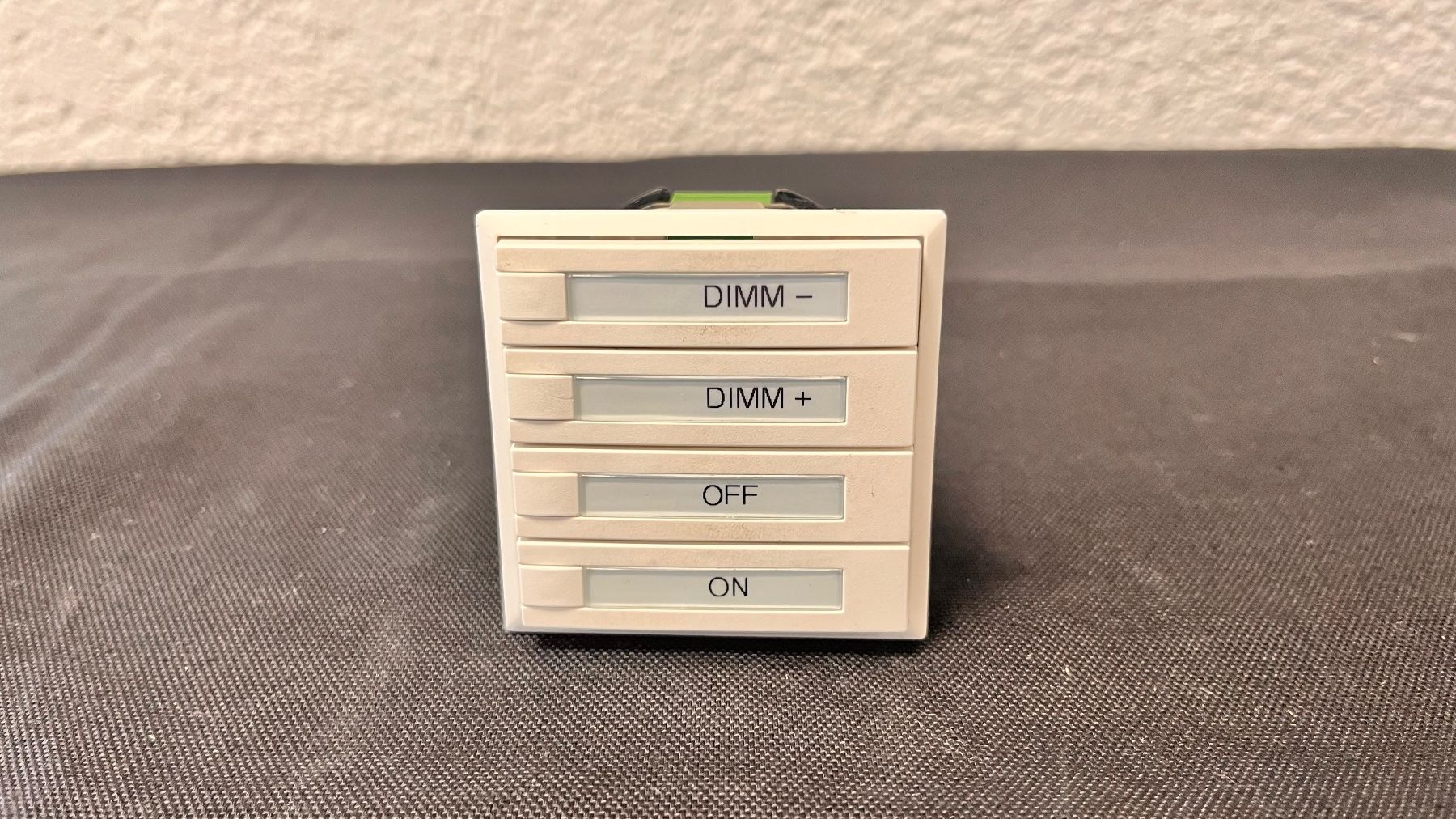 Sistema di controllo: AMX AXP-UNI8C Modul mit Feller Tastenfeld – Usato da Bern venduto da NIKA-SYSTEMS