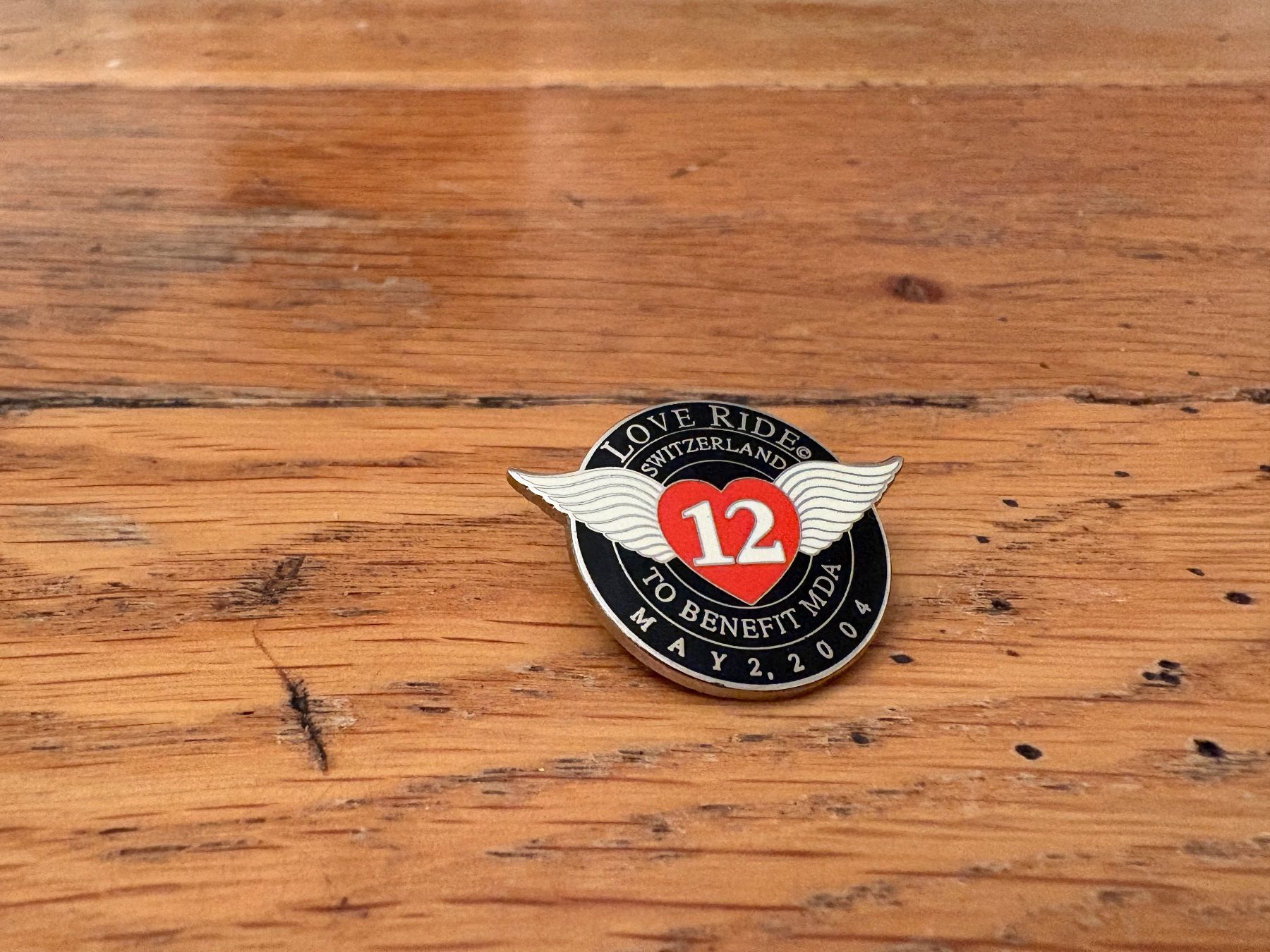 Placchette & Badge: Love Ride Pin - Nr.12 – Usato da Heimiswil venduto da Lebensarchitekt
