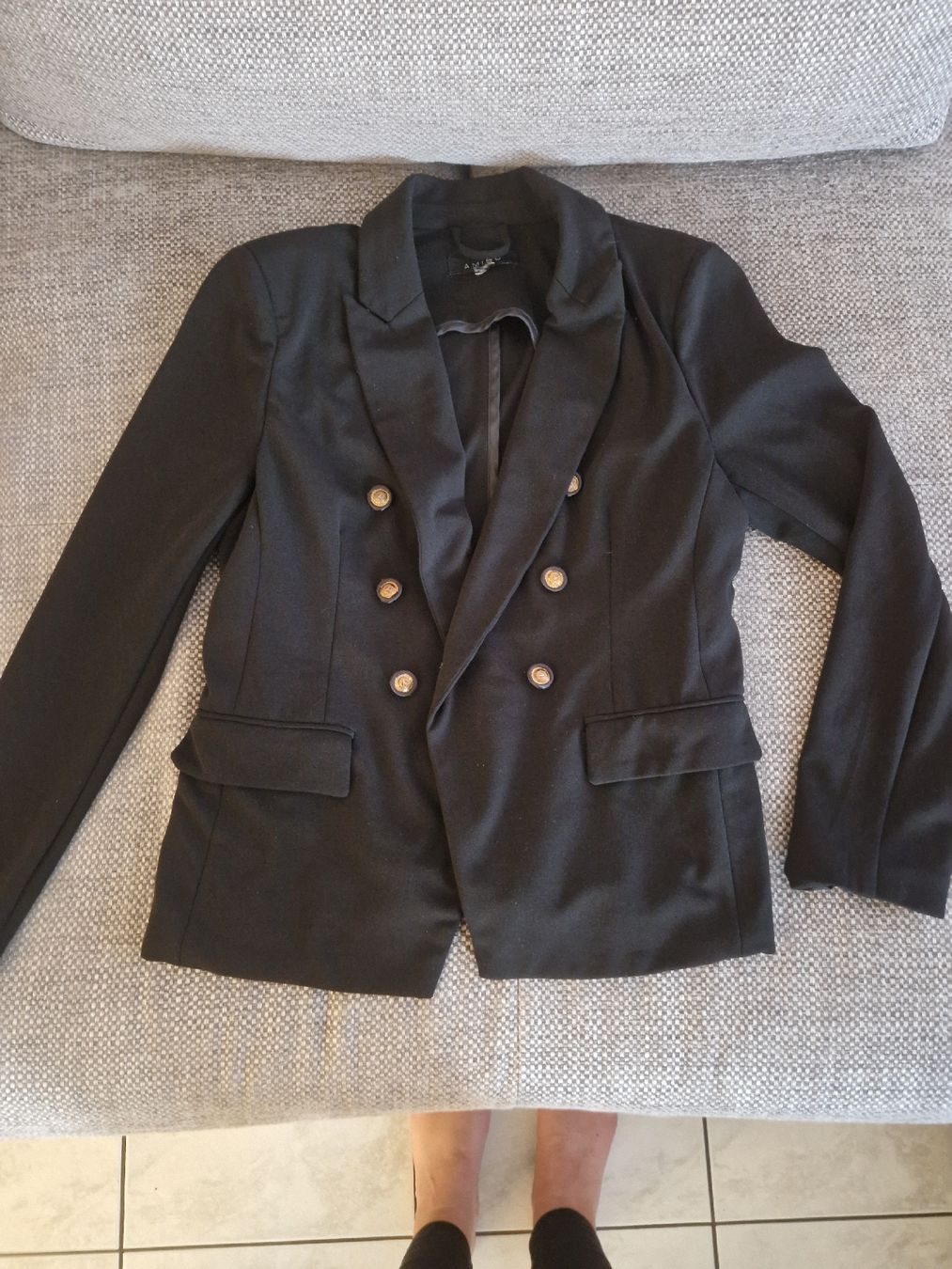 Giacche: Schwarzer Blazer mit goldenen Knöpfen Gr. M – Usato da Ebikon venduto da kov_9vqb