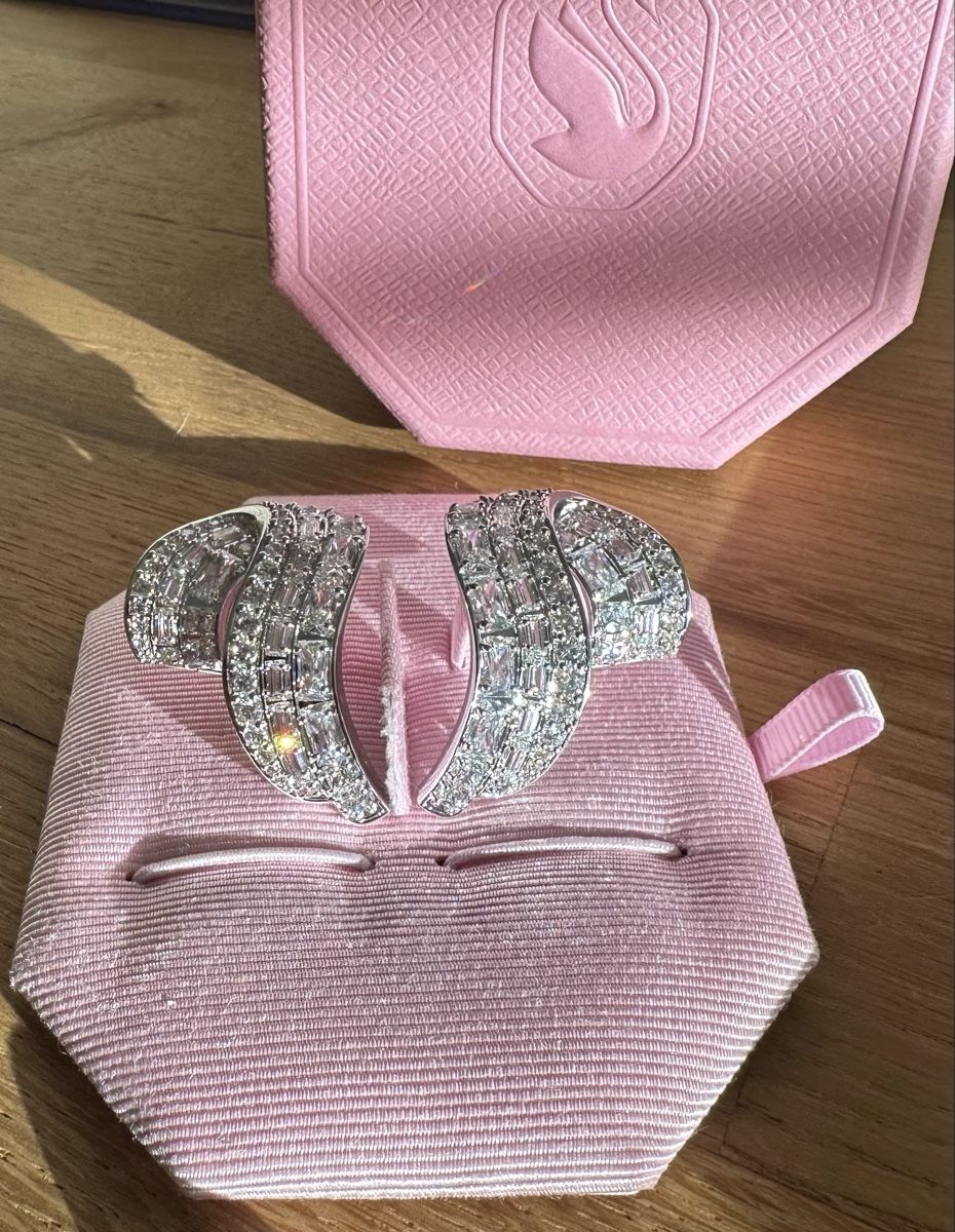 Swarovski Orecchini pendenti & Orecchini a lobo: Neu Swarovski Ohrstecker – Nuovo e nell'imballaggio originale da Gerlafingen venduto da Uragano 1