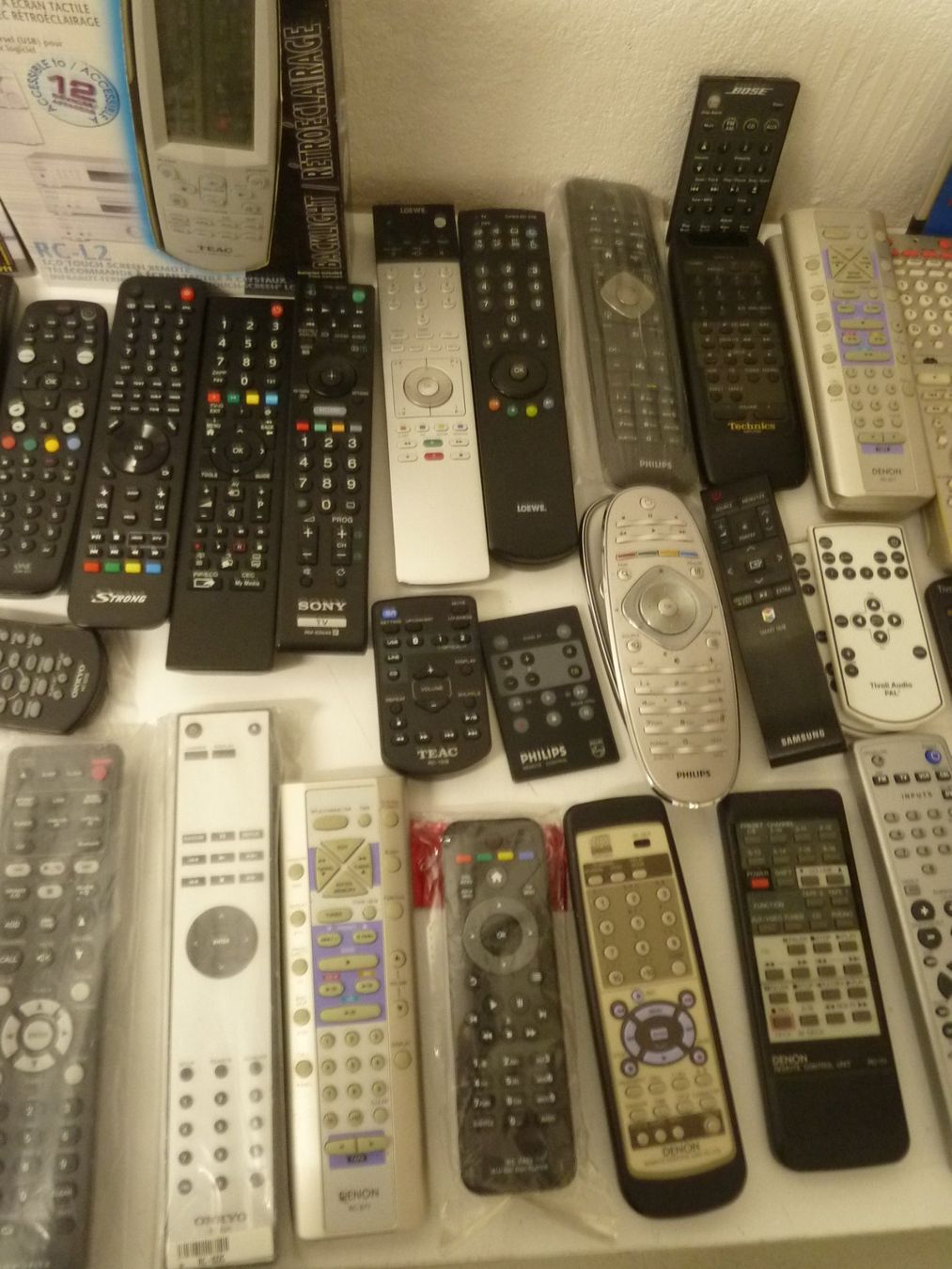 Telecomandi: div. Fernbedienungen – Usato da Affoltern am Albis venduto da Sennrtv 1