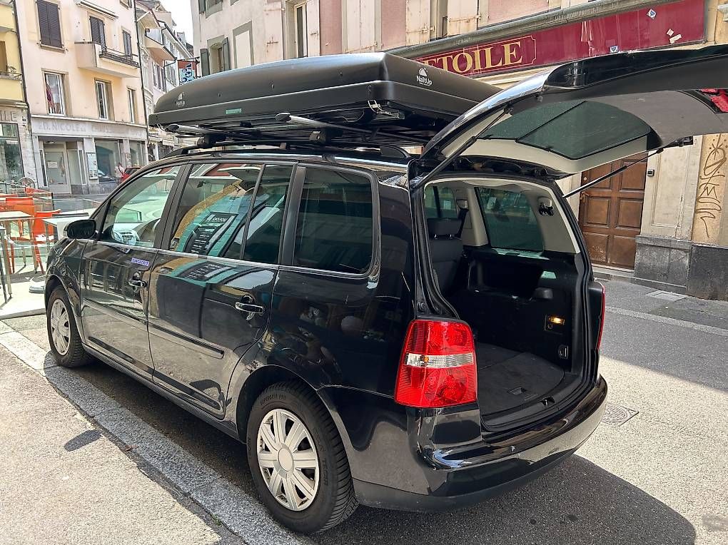 VW Automobili: VW TOURAN 2.0 FSI Trendline – Usato da Vevey venduto da Alexamiguet 2