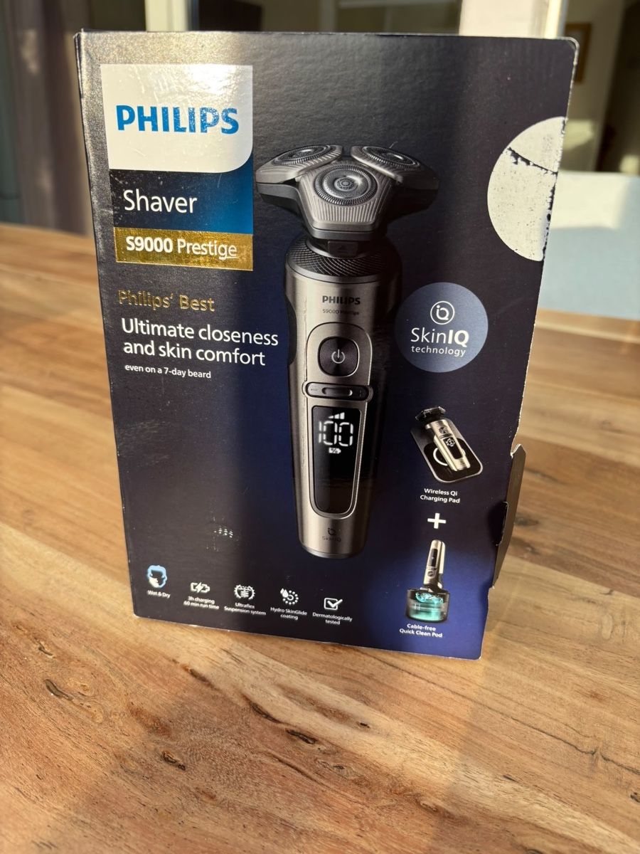 Philips Rasoi & Lamette da barba: Rasoir Phillips s9000 – Nuovo (secondo la descrizione) da Cortaillod venduto da tia_7nb7 4