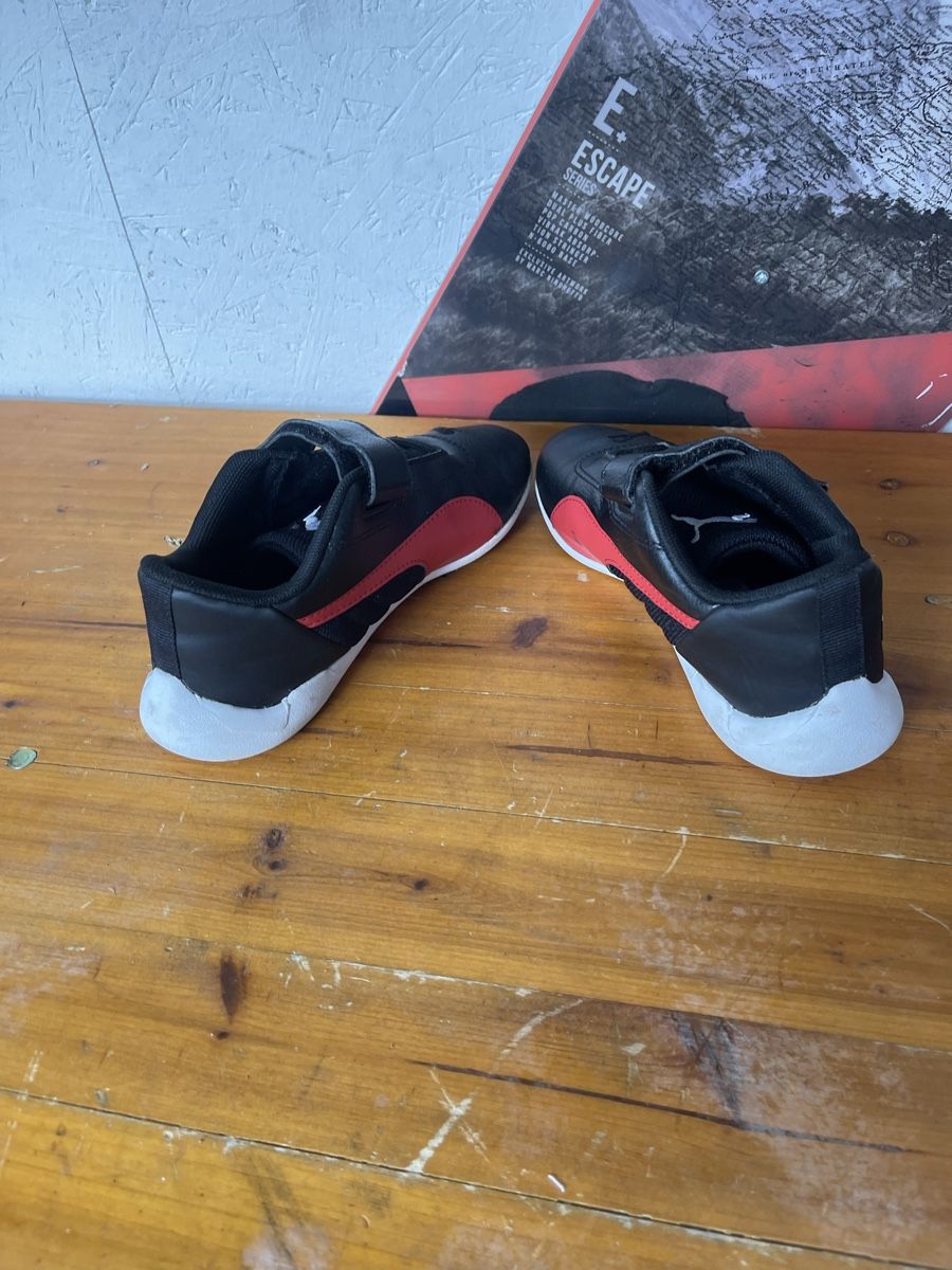 Scarpe per ragazzi: Puma Ferari Kinderschuhe – Usato da Murten venduto da Ski-Outlet 2