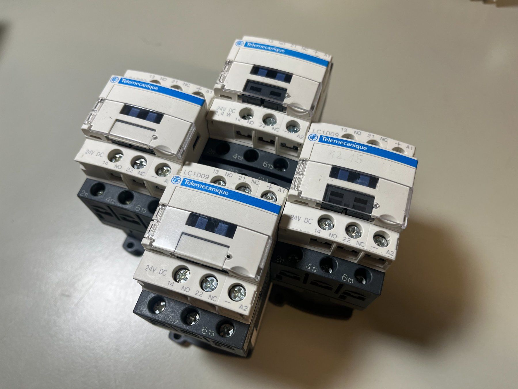Schneider Componenti elettronici: Telemecanique Schütz LC1D09 24VDC 4stk. – Usato da Jenaz venduto da Speedy350