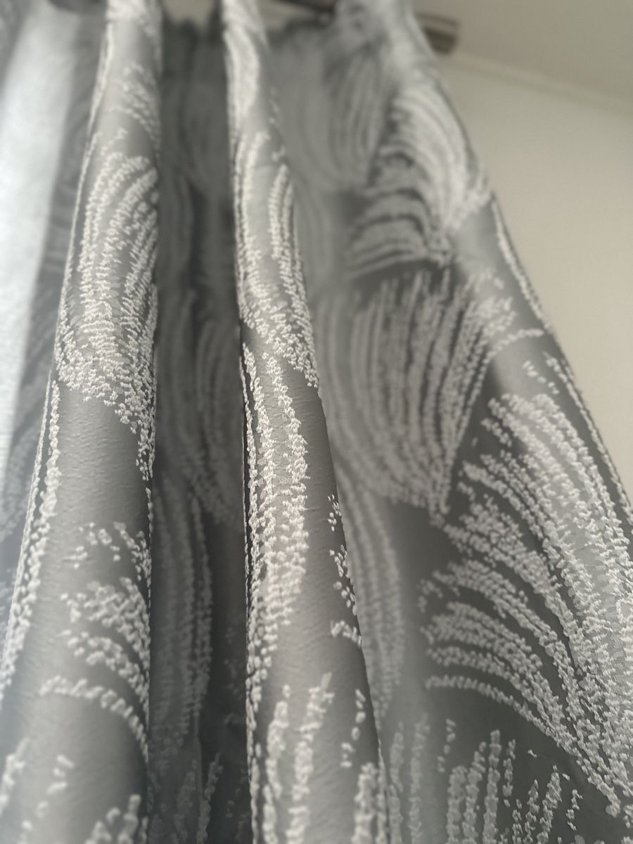 Tende: Elegant Grey Curtains with Silver Pattern - Eyelet Top. – Usato da Zürich venduto da Souljunic 2
