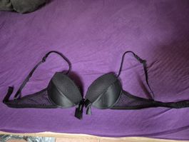 Reggiseno push-up nero con inserti in rete taglia S