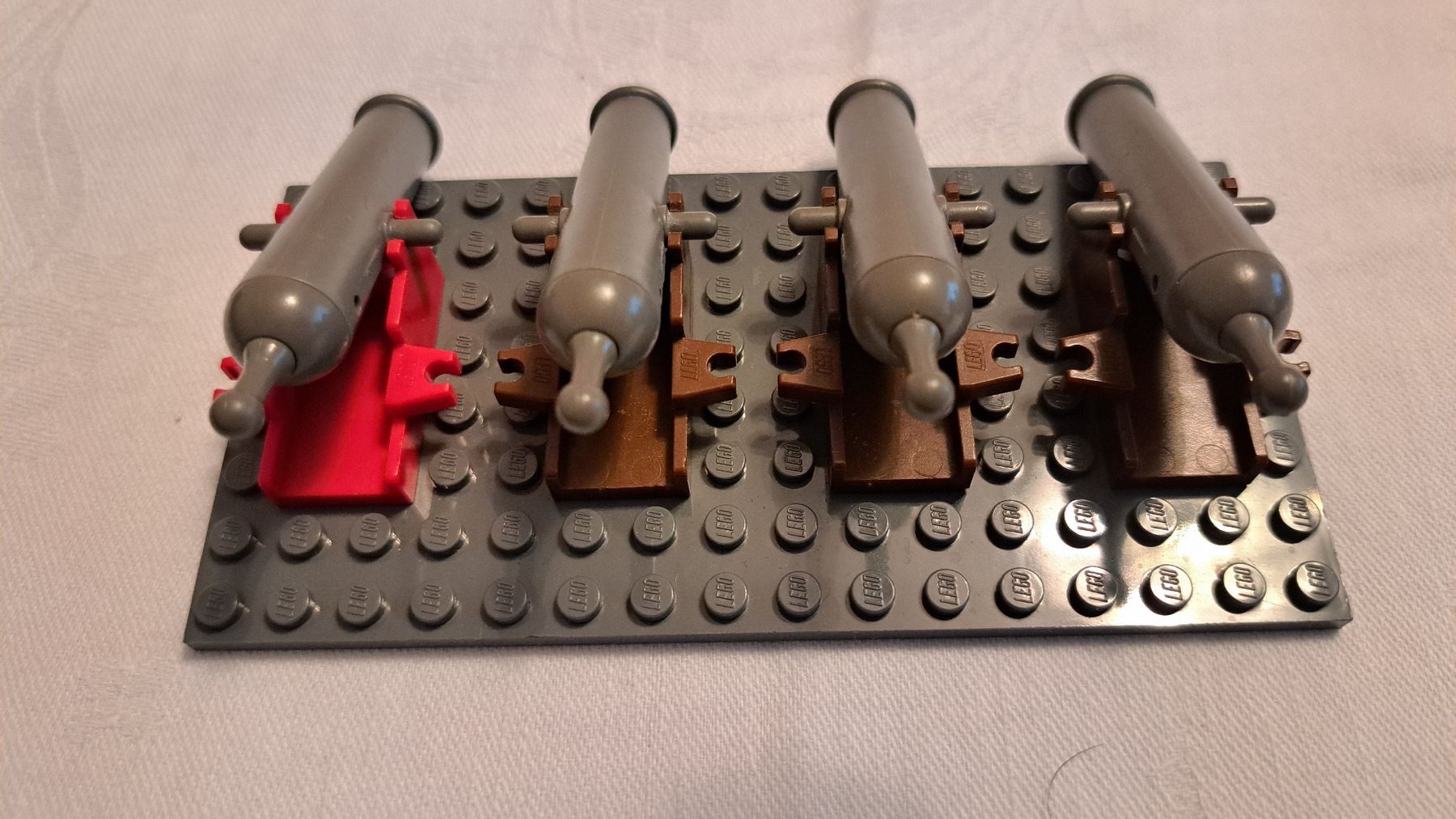 Lego Baukästen: Lego Kanone 4 Stück  – Gebraucht aus Basel von vidra66 4
