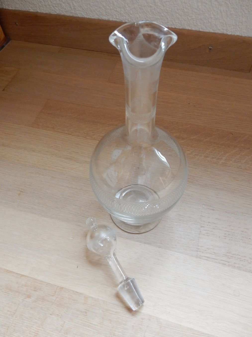 Caraffe: antike Likörflasche mit Muster Glas Schnaps Flasche Karaffe – Usato da Jona venduto da simongarden 1