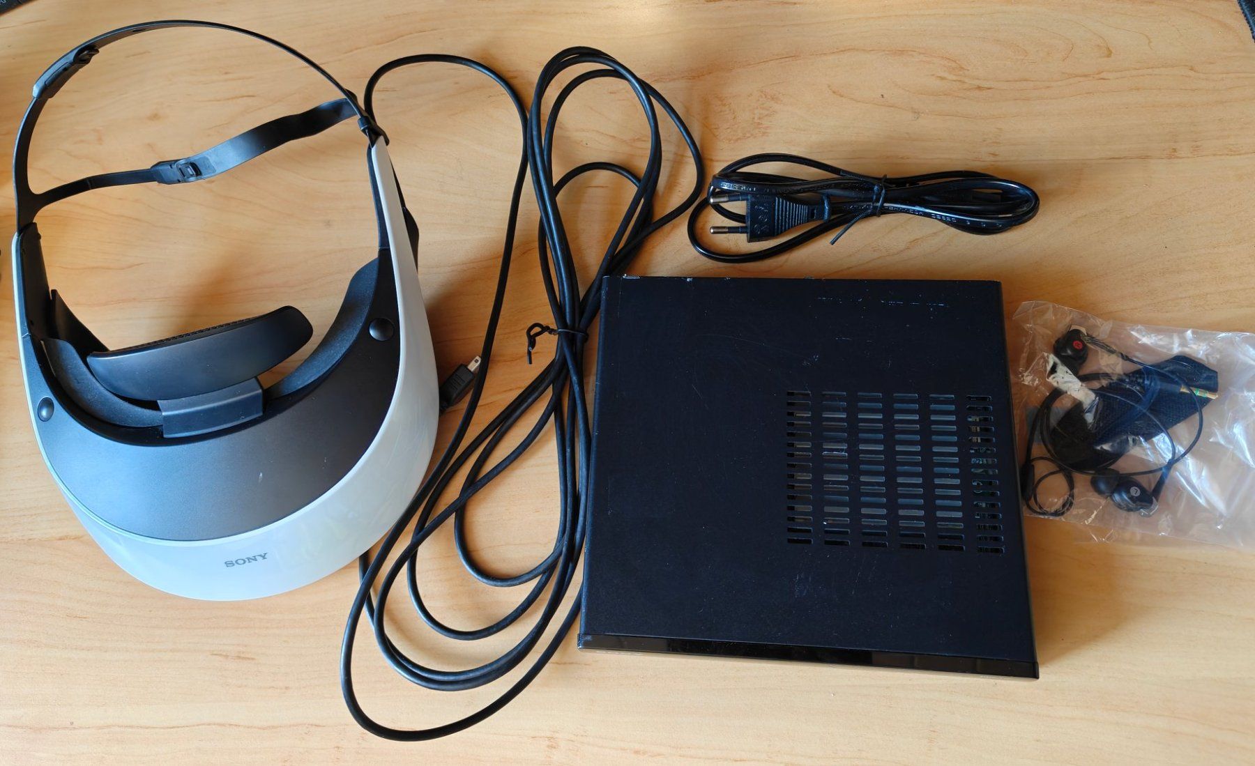 Televisori: Sony HMZ-T2 HMD / personal video viewer – Usato da Payerne venduto da Kilrah 3