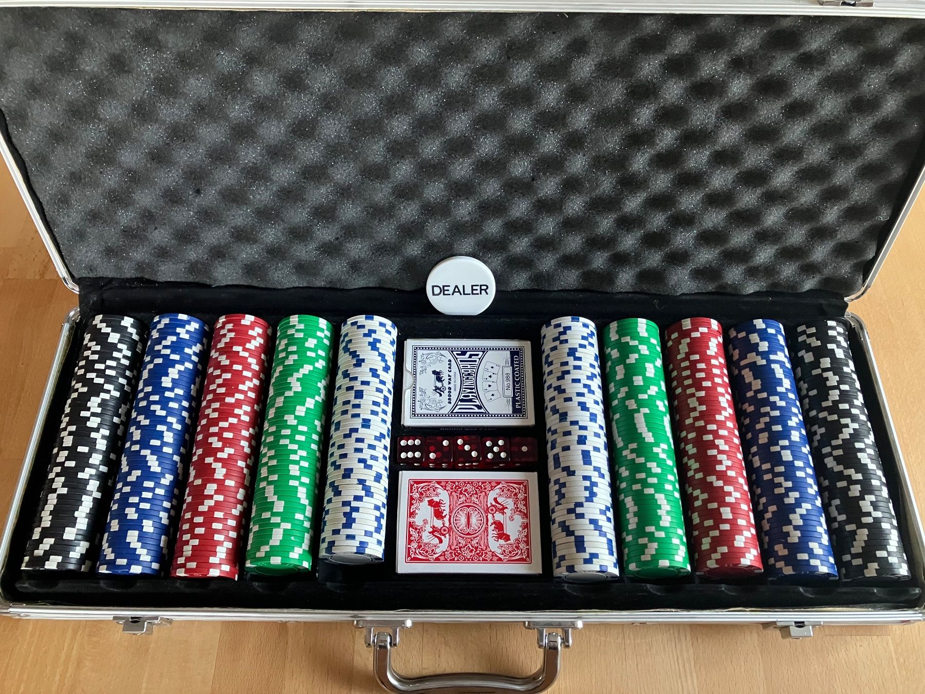 Giochi: POKER RANGE Pokerkoffer 500 schwere Chips – Usato da Schöftland venduto da Dominuspro