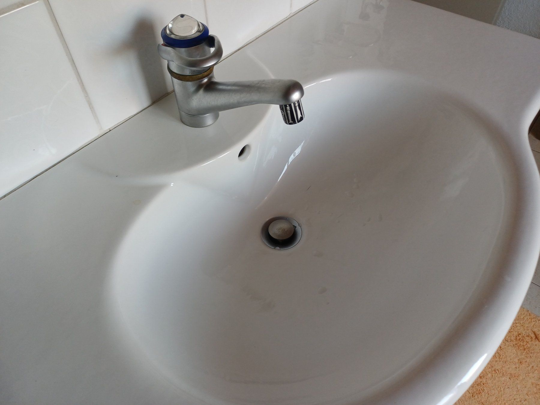Lavabi & lavandini: Lavabo mit Unterbau – Usato da Uster venduto da Baechi_m 3