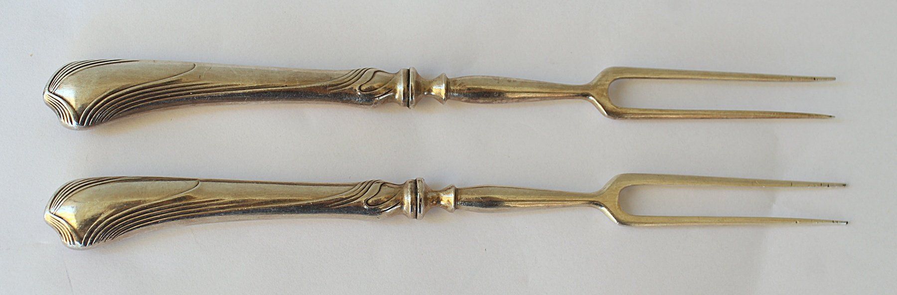 Christofle Forchette: 2 Christoffle Gabel Fleischgabeln mit zwei Zinken versilbert – Nuovo (secondo la descrizione) da Zürich venduto da Auctionata 2