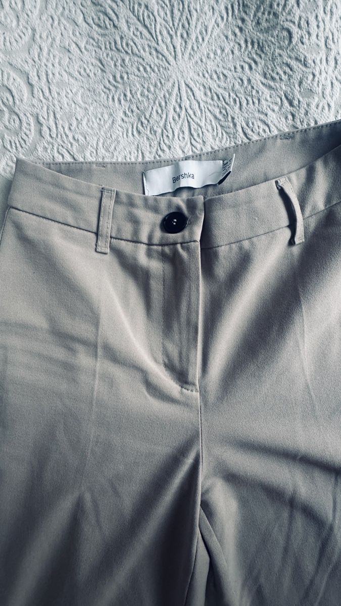 Bershka Pantaloni: Bershka Stoffhose, Beige, Gr 34 – Nuovo (secondo la descrizione) da Hünenberg See venduto da Schulers 1