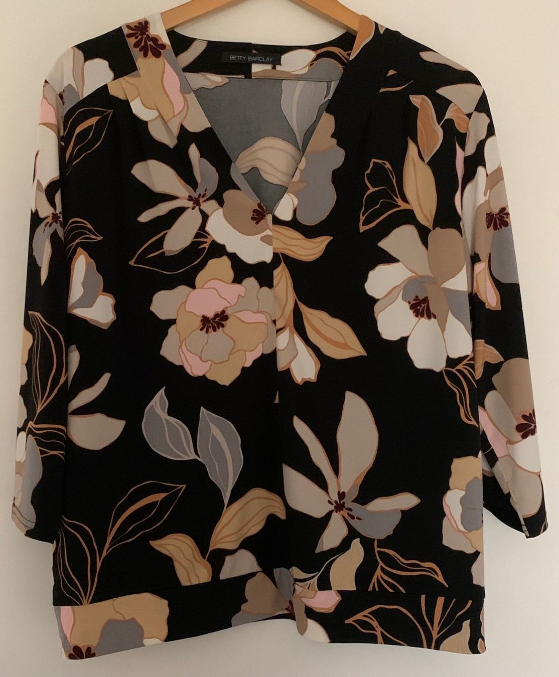 Betty Barclay Blusen: Betty Barcley Bluse edel Gr. 44 Schwarz mit Muster – Gebraucht aus Nussbaumen AG von brigitebardot