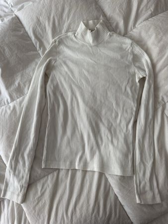 Pull à col roulé Brandy Melville blanc côtelé état neuf
