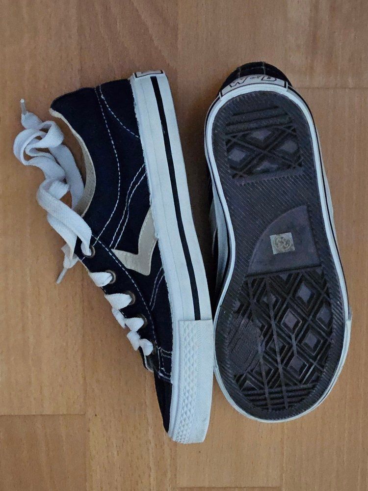 Schuhe für Jungen: Neu: Sneaker - marine - Gr.33 – Neu (gemäss Beschreibung) aus Uznach von Laeuffer 1