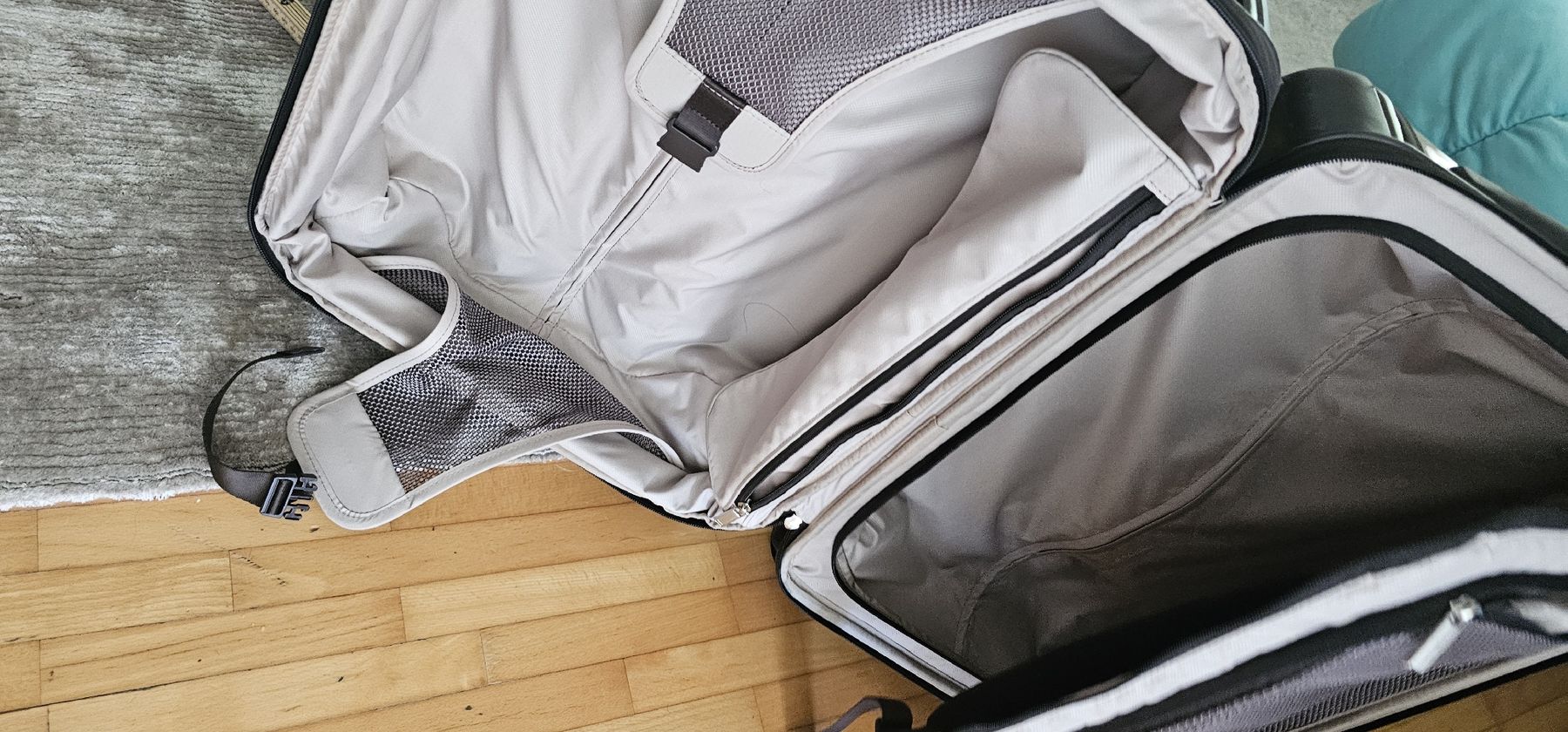 Tumi Valigie: TUMI Tegra-Lite Front Pocket erweiterbar Handgepäck – Usato da Riedikon venduto da Winter21. 5