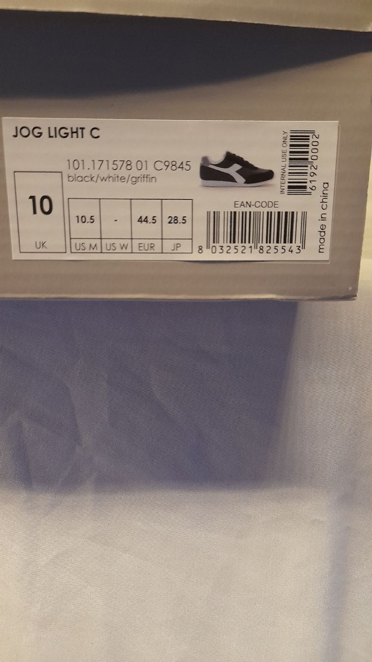 Diadora Scarpe da uomo: Diadora Jog Light C, Taille 44.5, grises, neuves en boîte! – Nuovo e nell'imballaggio originale da st.gallen venduto da The_Rag_Picker. 1