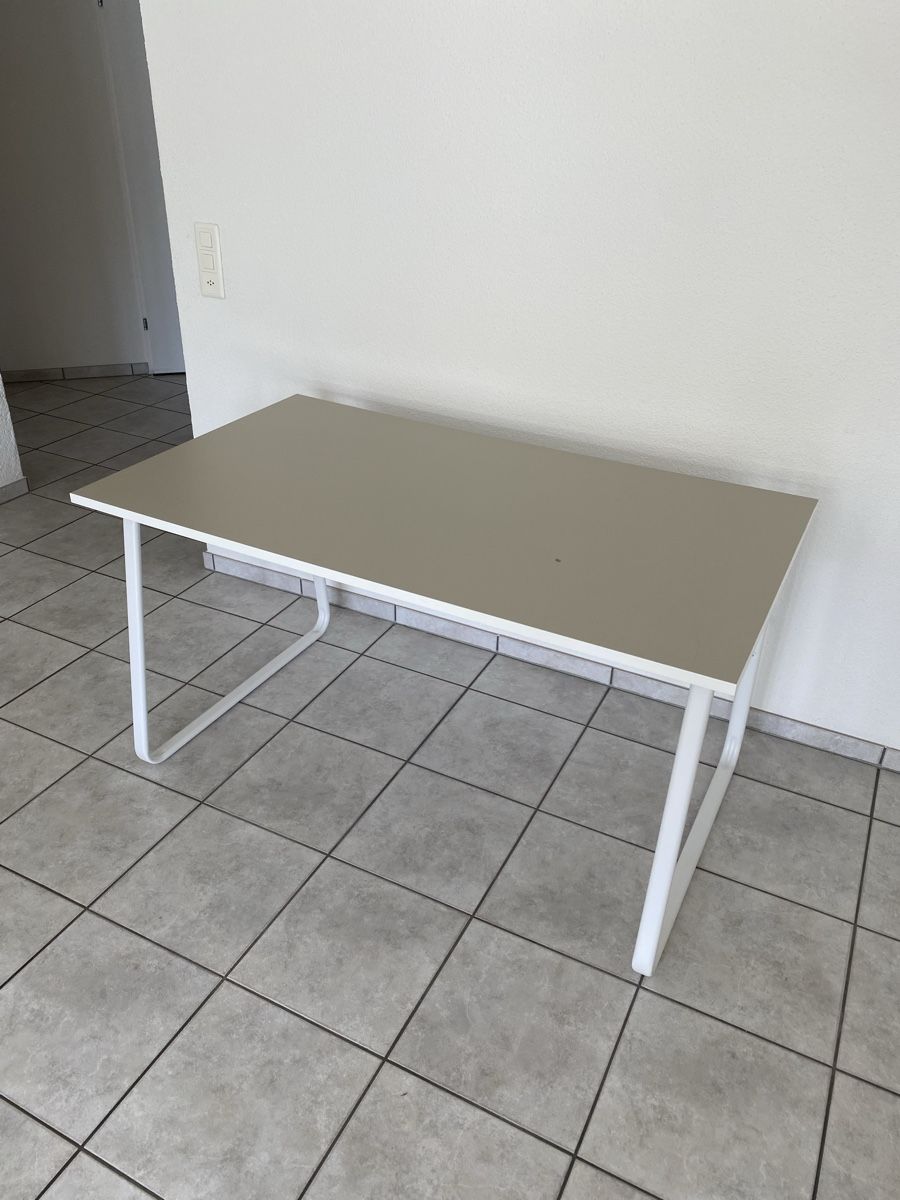 Scrivanie: Zu Verschenken!!!Schreibtisch von IKEA – Usato da Rupperswil venduto da rol_n27k
