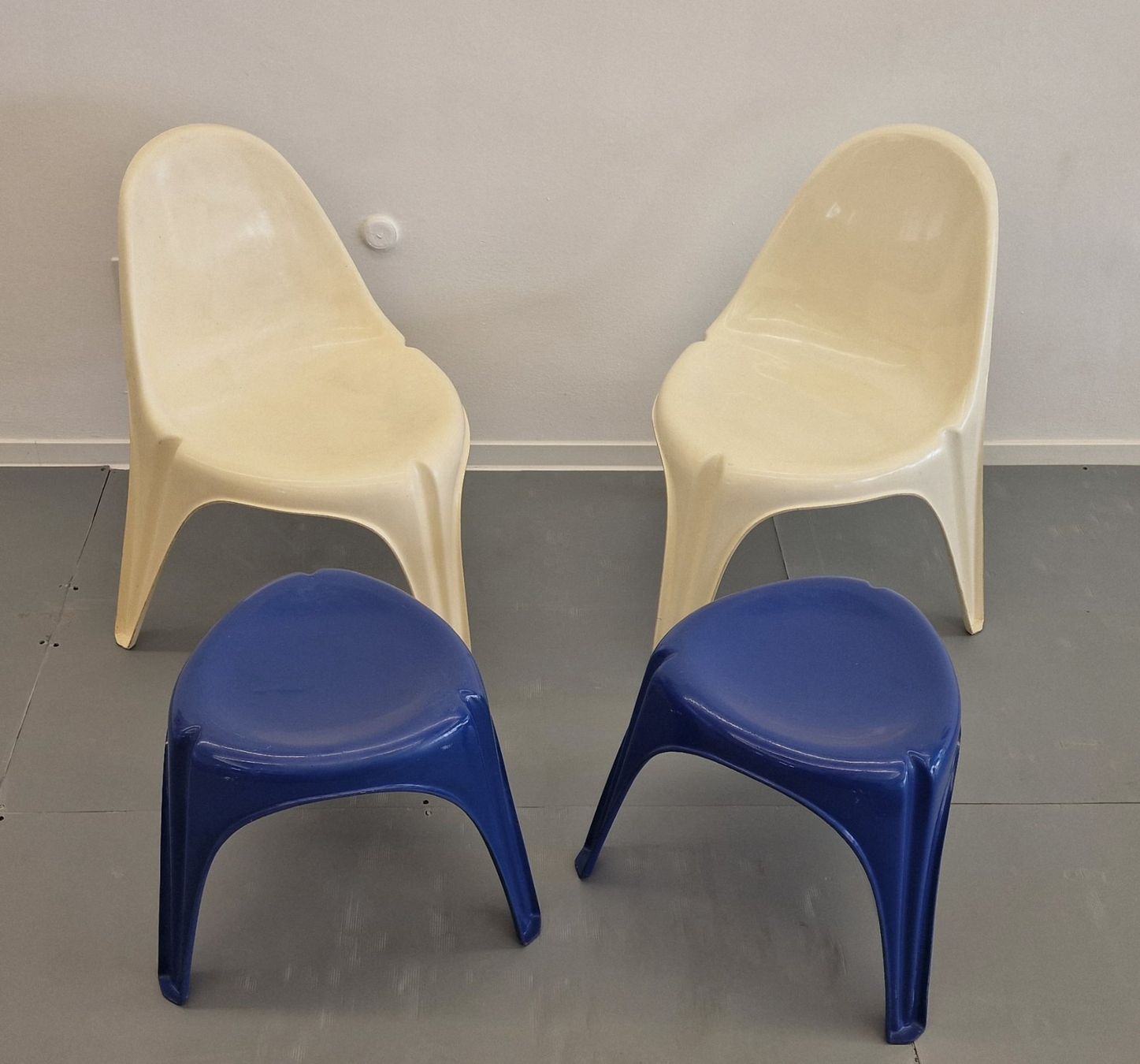 Sedie: Space Age Design, 2x Stuhl, 2x Hocker, Walter Frey, 1968 – Usato da St. Gallen venduto da chambredirecte 1
