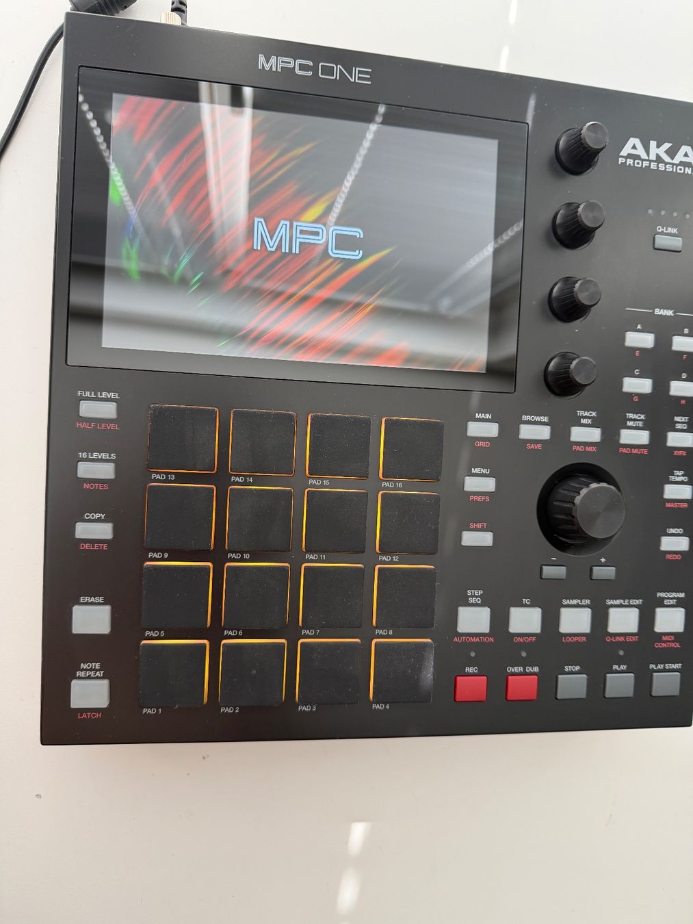 Akai Instruments de musique: AKAI MPC ONE – D'occasion à birsfelden par Ozpower 3