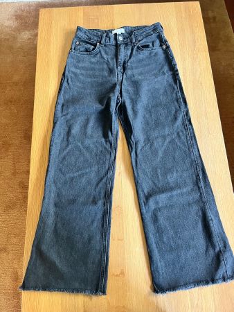 H&M Jeans schwarz weit geschnitten Grösse 38 guter Zustand