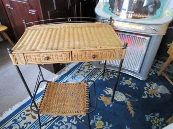 Schreibtische: Nissen String Rattan Schreibtisch Hocker Landh Nissen String – Gebraucht aus Luzern von antikdesign2552