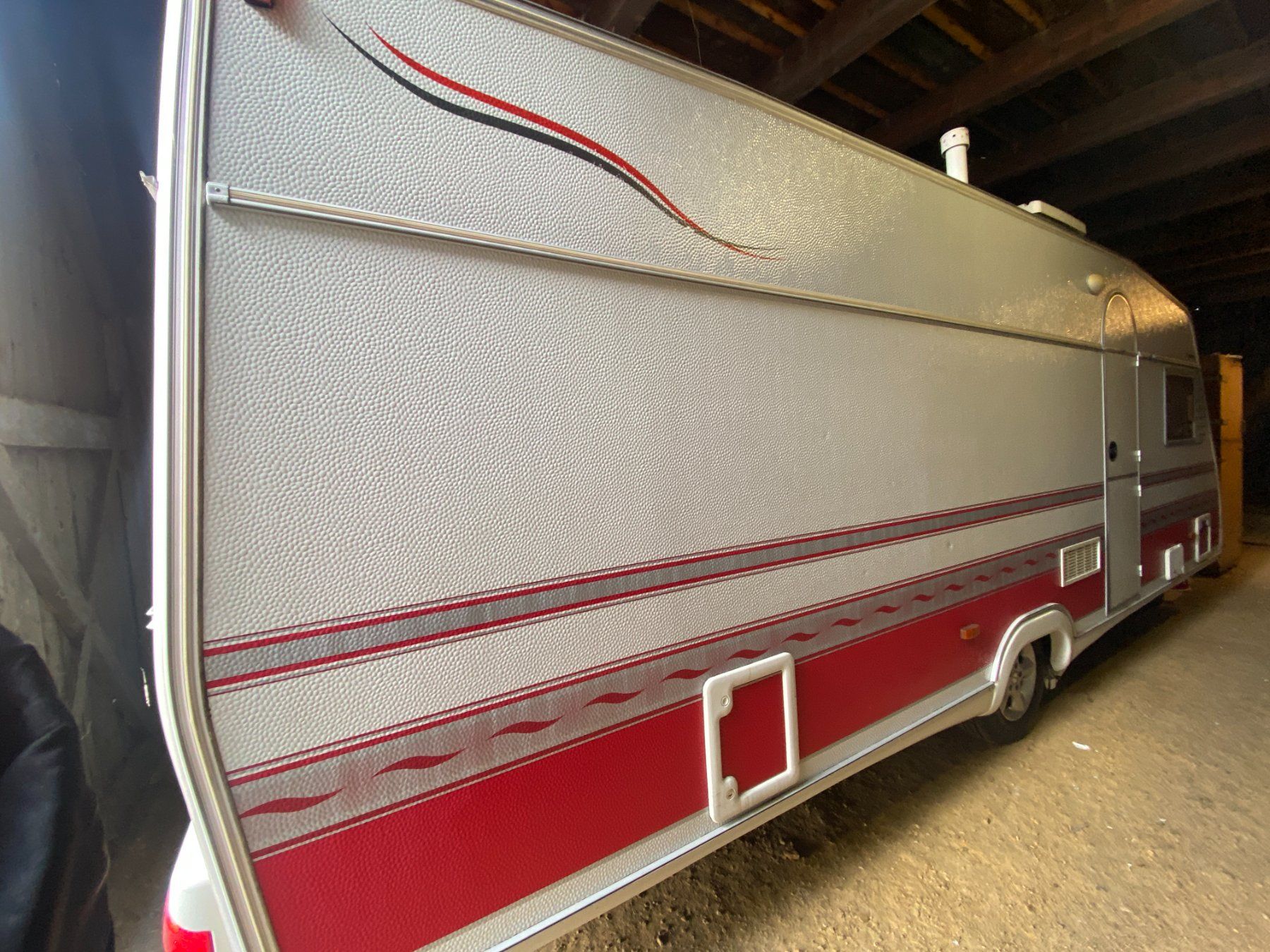 Kabe Veicoli da campeggio: Wohnwagen KABE KING SIZE – Usato da Liestal venduto da aarroon