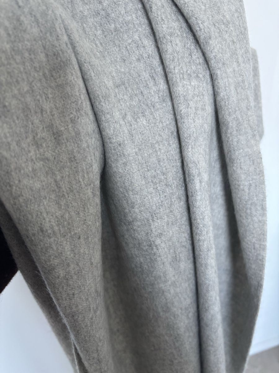 Loro Piana Foulards, Tücher & Schals: Loro Piana Kaschmir Schal silber grau wunderschön – Gebraucht aus Zürich von car_9sdb 5