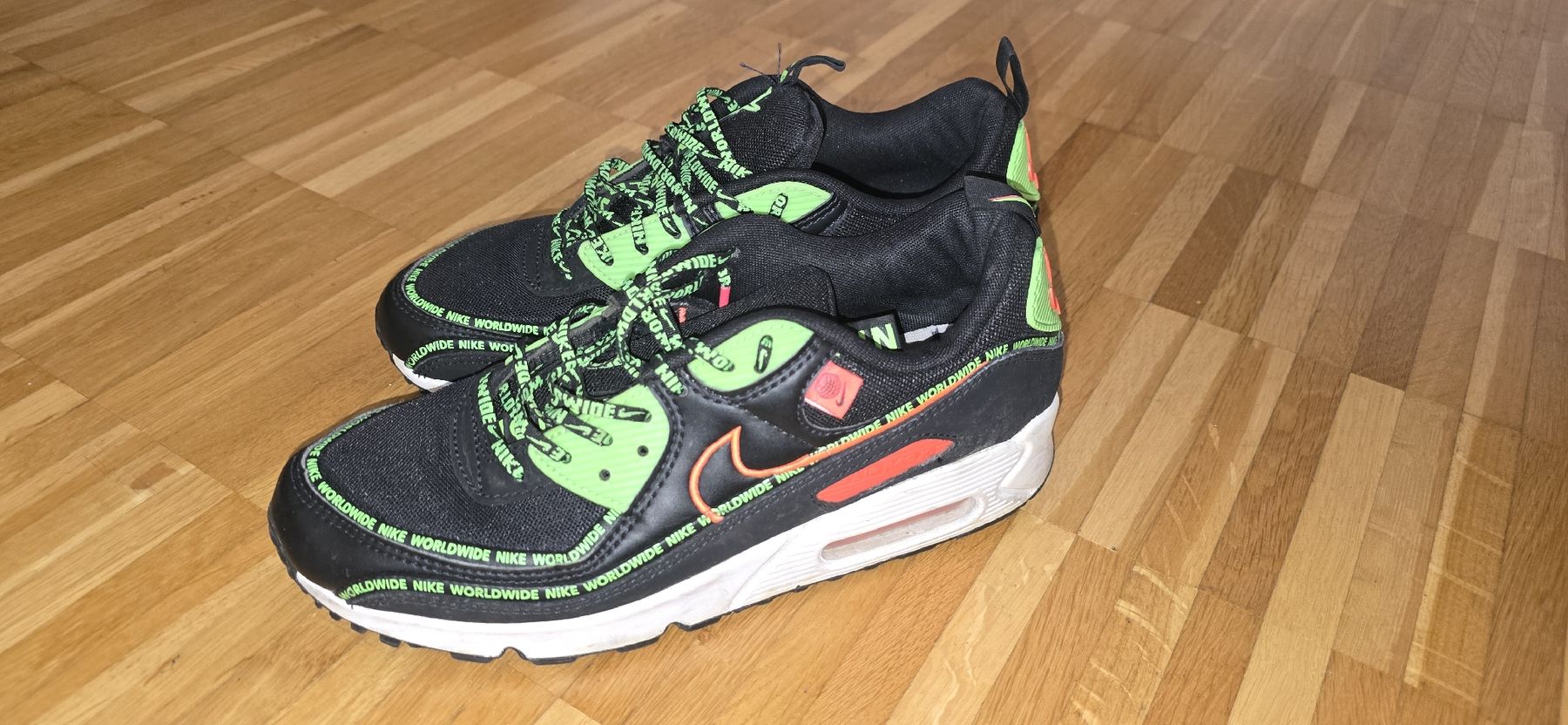 Nike Scarpe da uomo: SECOND HAND Nike Air Max 90 Worldwide, Grösse 42 – Usato da Seuzach venduto da K_N