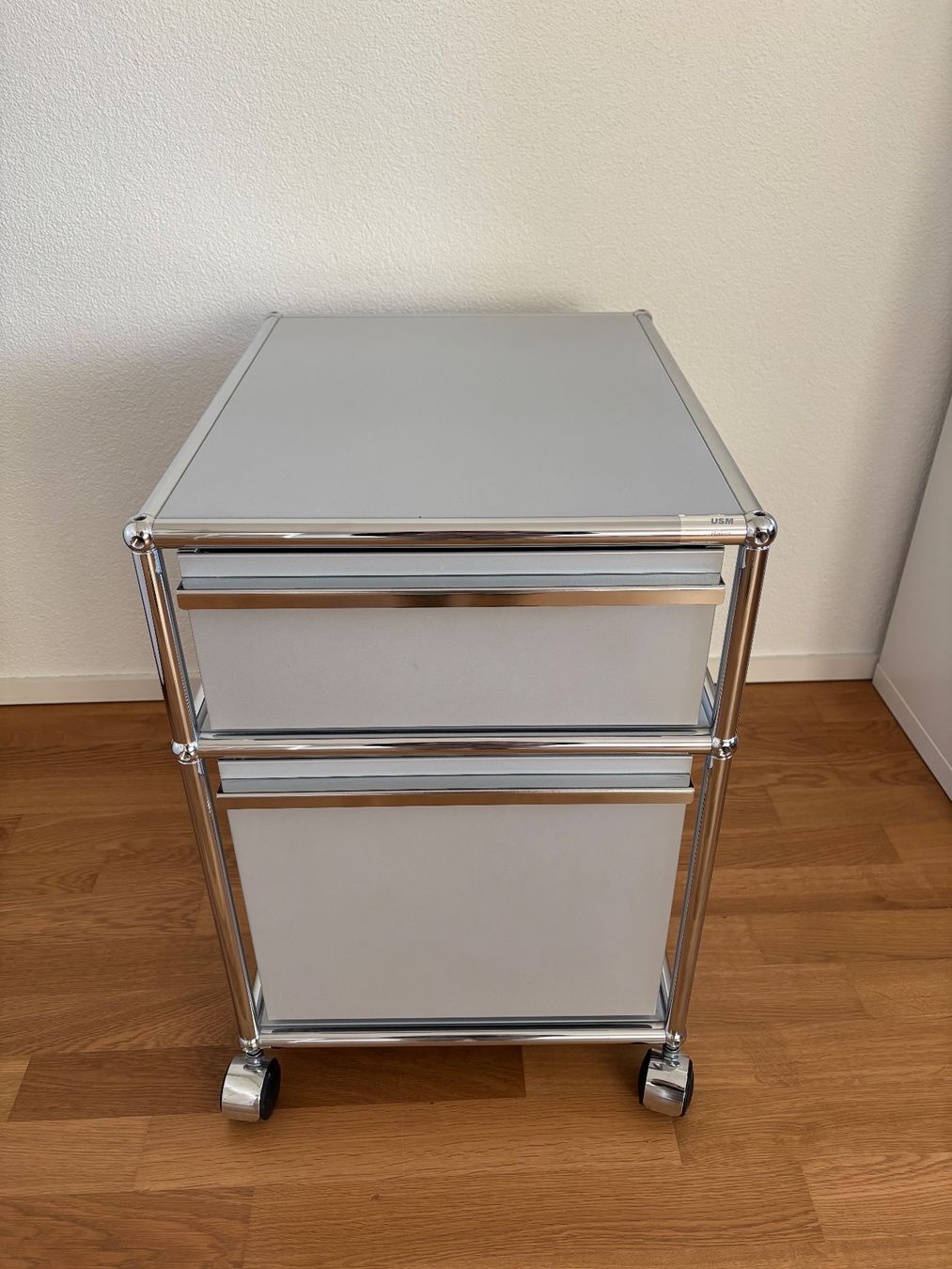 USM Banconi: USM Haller Rollcontainer, hellgrau – Usato da Olten venduto da len_y9n7
