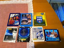 7 Panini Topps Sticker Päckchen Fussball gebraucht